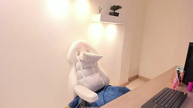 Julietta01 online show from 12-14-25, 03:28