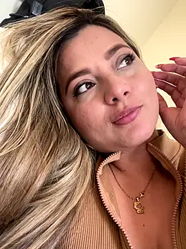 Snapshot of BunnyFoxxxy chatting on 12-13-25, 09:20 BunnyFoxxxy online show from 12-13-25, 09:20