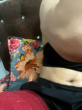 Snapshot of Heena_Sharma982 chatting on 11-20-25, 08:03 Heena Sharma982 online show from 11-20-25, 08:03