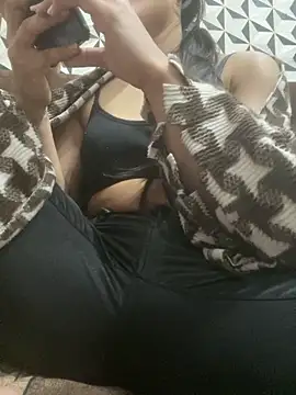 Snapshot of Heena_Sharma982 chatting on 12-15-25, 07:12 Heena Sharma982 online show from 12-15-25, 07:12