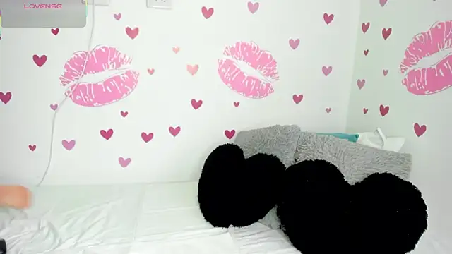 MiaAylen  online show from 11-11-25, 08:09