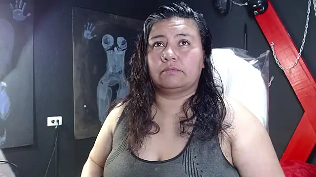 Snapshot of serenamystsh chatting on 10-30-25, 08:20 serenamystsh online show from 10-30-25, 08:20