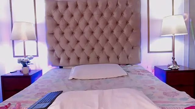 ViolettConnor-x online show from 12-20-25, 08:27