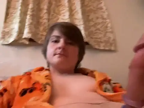 Snapshot of smallguy808 chatting on 10-30-25, 04:03 smallguy808 online show from 10-30-25, 04:03