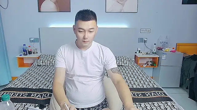 Snapshot of xiao8787 chatting on 11-01-25, 12:18 xiao8787 online show from 11-01-25, 12:18