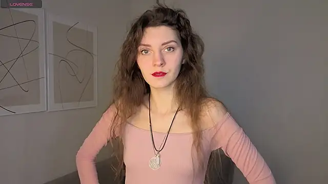 Snapshot of LauraYoungg chatting on 02-20-26, 09:26 LauraYoungg online show from 02-20-26, 09:26