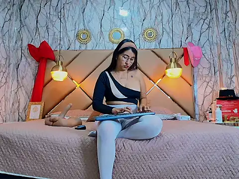 CATTA GARCIA online show from 12-19-25, 01:40