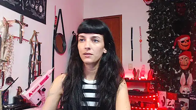 CarrieBurton online show from 11-20-25, 04:07