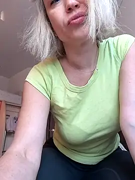 Snapshot of Elle_Milfa chatting on 02-05-26, 12:10 Elle Milfa online show from 02-05-26, 12:10