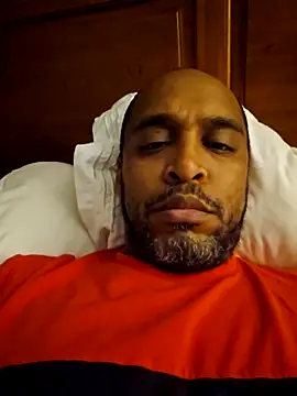 Snapshot of TraddyZaddy chatting on 10-30-25, 03:19 TraddyZaddy online show from 10-30-25, 03:19