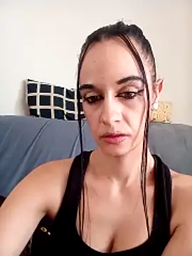 yummy love online show from 10-31-25, 02:18