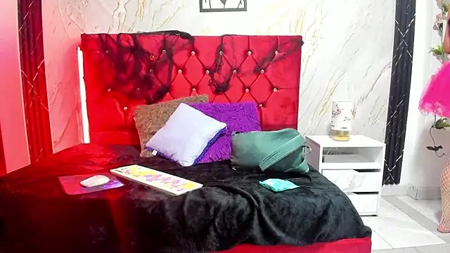 Snapshot of Ambermistsh chatting on 10-31-25, 12:17 Ambermistsh online show from 10-31-25, 12:17