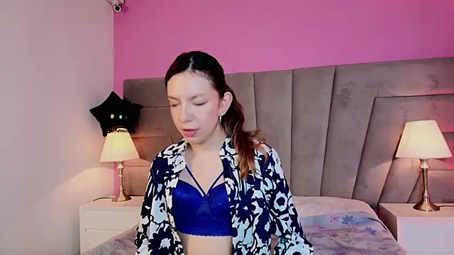 Snapshot of kittyblooms chatting on 11-29-25, 12:30 kittyblooms online show from 11-29-25, 12:30