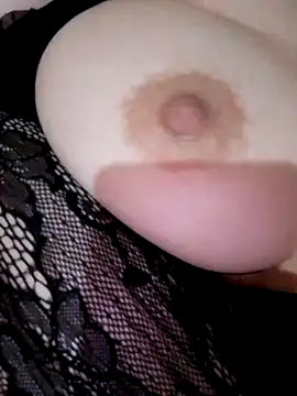 Snapshot of Nouna-loca chatting on 11-05-25, 04:34 Nouna-loca online show from 11-05-25, 04:34