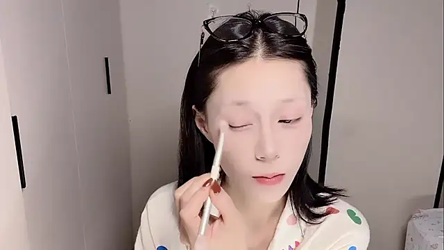 yuyu-33 online show from 11-17-25, 12:38