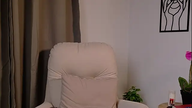 Snapshot of VictoriaNova_ chatting on 02-06-26, 12:37 VictoriaNova online show from 02-06-26, 12:37