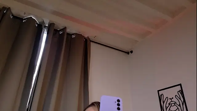 Snapshot of VictoriaNova_ chatting on 02-12-26, 04:13 VictoriaNova online show from 02-12-26, 04:13