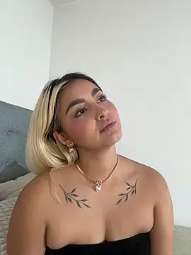 Elina Hills online show from 12-17-25, 02:45