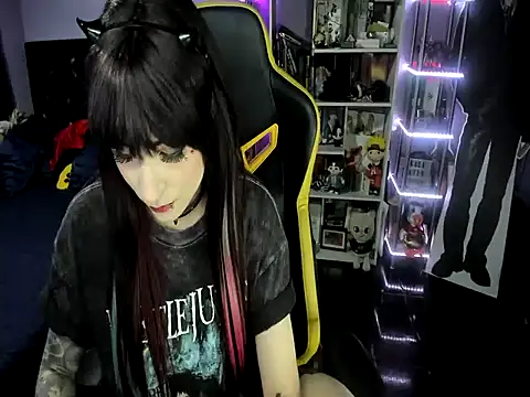 Snapshot of Yummy_dark chatting on 11-14-25, 07:07 Yummy dark online show from 11-14-25, 07:07