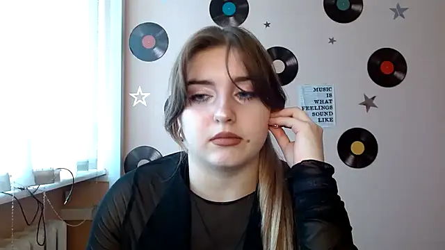 Snapshot of Dance__Queen chatting on 11-04-25, 10:36 Dance  Queen online show from 11-04-25, 10:36