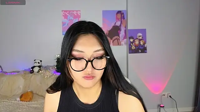 Yunamini online show from 12-18-25, 01:50