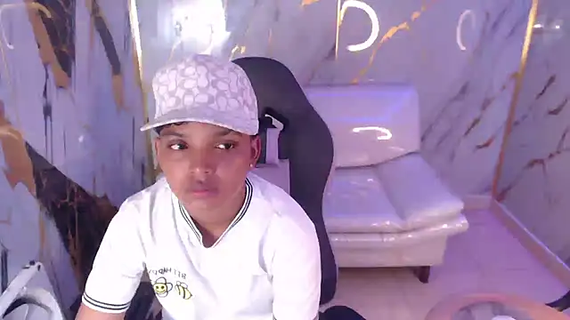 Snapshot of stormi_rouse18 chatting on 11-01-25, 01:13 stormi rouse18 online show from 11-01-25, 01:13