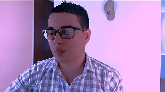 Snapshot of Daniel_De_la_rose chatting on 10-31-25, 12:50 Daniel De la rose online show from 10-31-25, 12:50