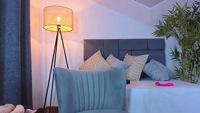 kinkyzoe20 online show from 11-03-25, 07:48