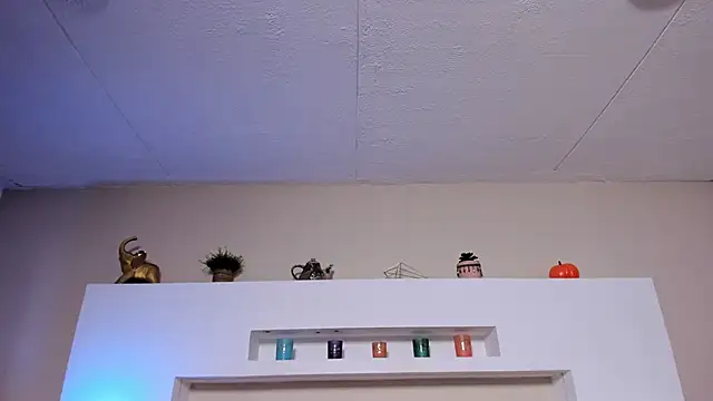 Sophie Russell  online show from 11-16-25, 05:29