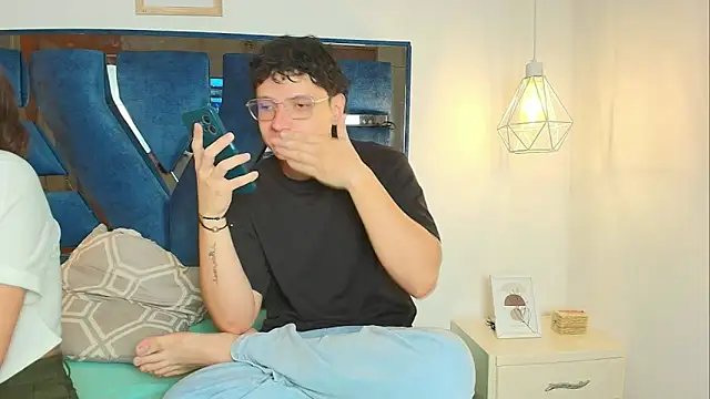 Zoe And Dylan  online show from 02-25-26, 12:37