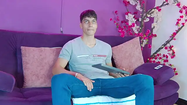 AlessioVitale online show from 11-26-25, 12:17