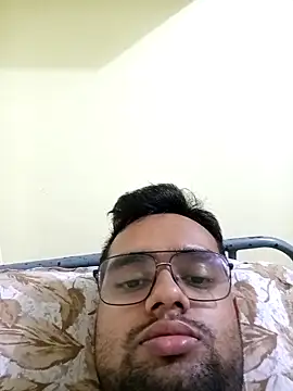 Snapshot of unknownman697856 chatting on 10-31-25, 01:45 unknownman697856 online show from 10-31-25, 01:45