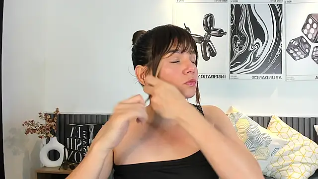 Cloe Bonne online show from 11-17-25, 07:41