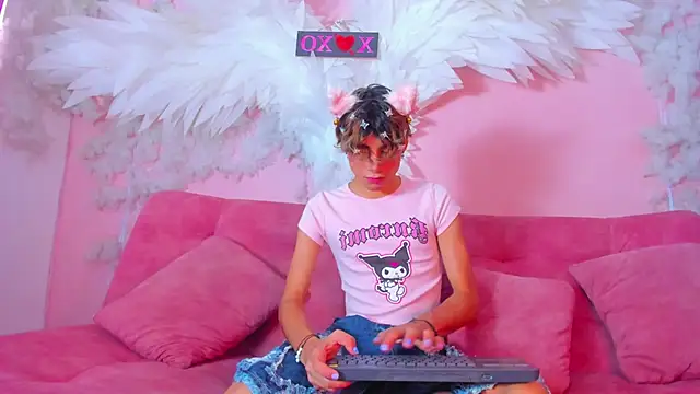 Leo Glow online show from 12-16-25, 01:16