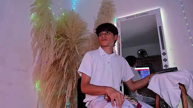 Leo Glow online show from 02-10-26, 07:51