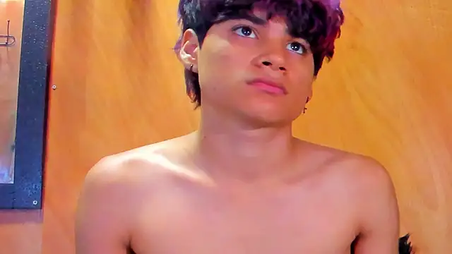 Leo Glow online show from 02-11-26, 01:05