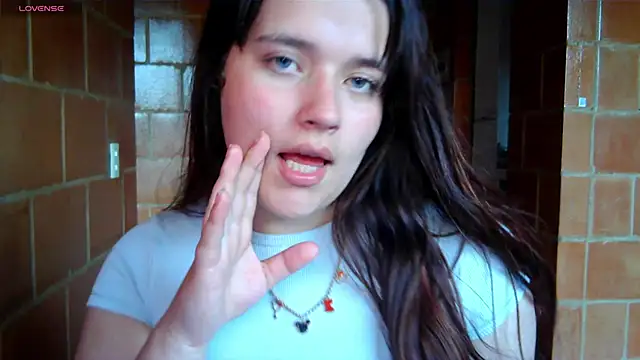 Snapshot of Charlotte_Allen_ chatting on 11-07-25, 10:21 Charlotte Allen online show from 11-07-25, 10:21