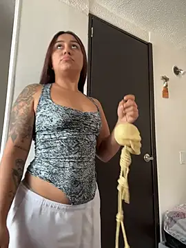 Snapshot of Saray_lo chatting on 10-31-25, 07:48 Saray lo online show from 10-31-25, 07:48