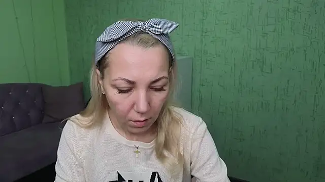 Snapshot of Jade_Journey chatting on 11-05-25, 06:02 Jade Journey online show from 11-05-25, 06:02