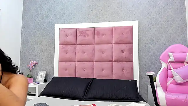 ailenaranda online show from 11-24-25, 12:38