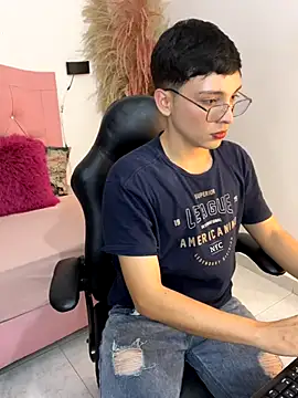 LiamHeat  online show from 11-06-25, 05:41