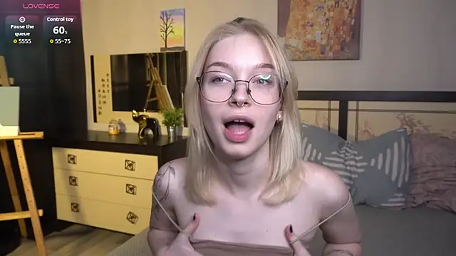 ShanelTunon online show from 11-05-25, 07:14