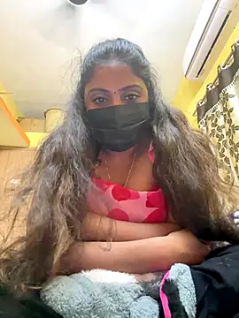 Snapshot of Tamil_Hot_Varshu chatting on 12-15-25, 03:16 Tamil Hot Varshu online show from 12-15-25, 03:16