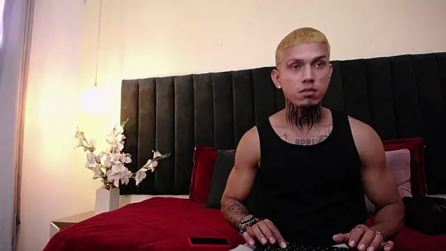 Snapshot of roy_connor chatting on 11-05-25, 07:58 roy connor online show from 11-05-25, 07:58