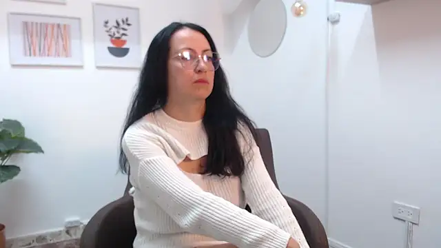 Lauryn Jones online show from 11-19-25, 02:39