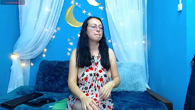 Lauryn Jones online show from 11-25-25, 02:06