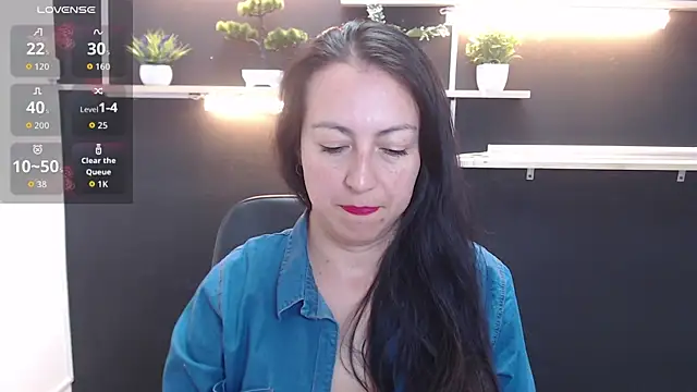 Lauryn Jones online show from 04-11-26, 07:51