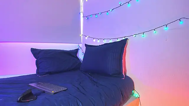 Snapshot of saint_dark chatting on 12-16-25, 01:05 saint dark online show from 12-16-25, 01:05