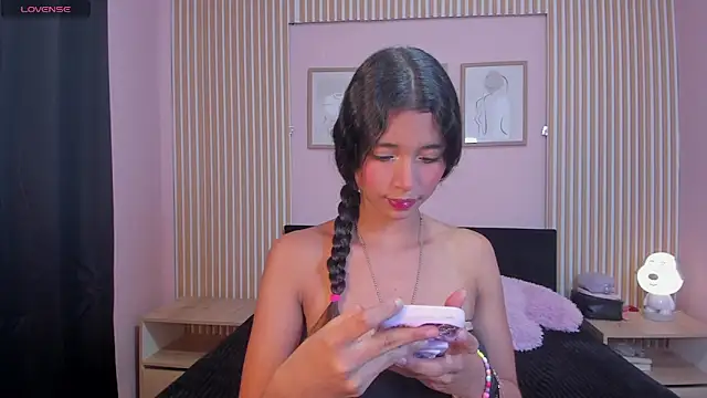 Snapshot of AshleyCooper2 chatting on 11-10-25, 04:17 AshleyCooper2 online show from 11-10-25, 04:17