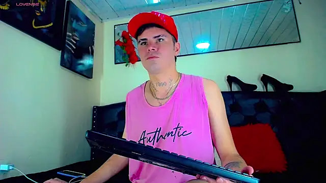 Sebastian Loaiza online show from 11-06-25, 05:58